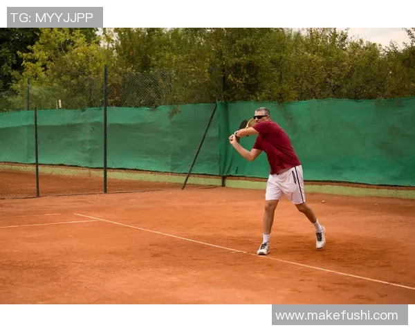 网球新手必看：全面入门指南助你快速掌握基本技巧与战术